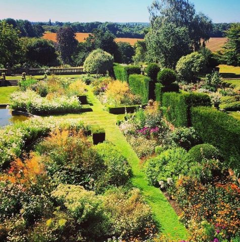 The Sunken Garden - Doddington Place Gardens