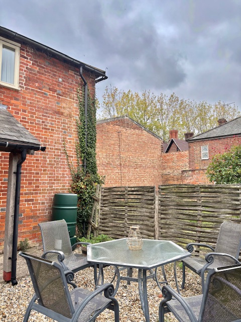 Stay at Doddington Place Gardens